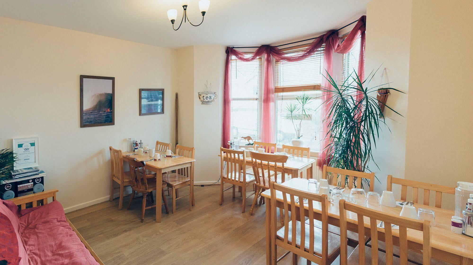 Smarties Guest House New Quay Zewnętrze zdjęcie